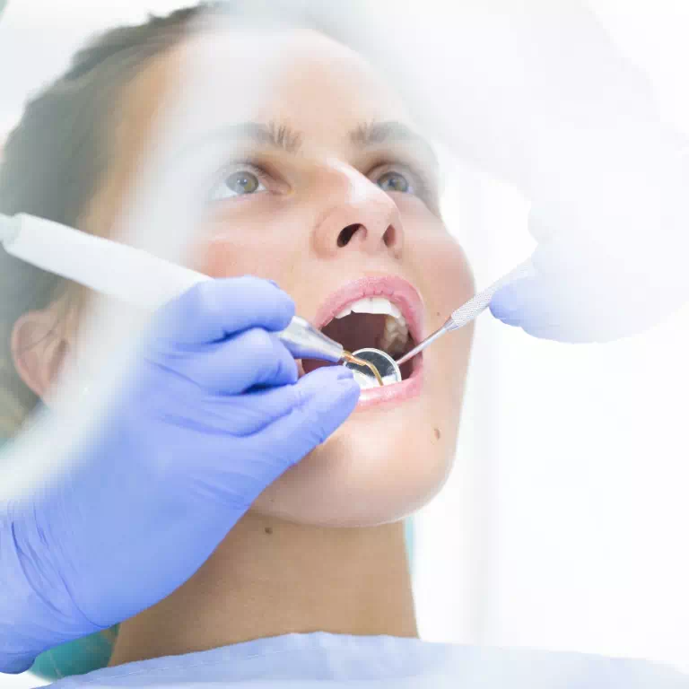 Sprawdzanie stanu zębów